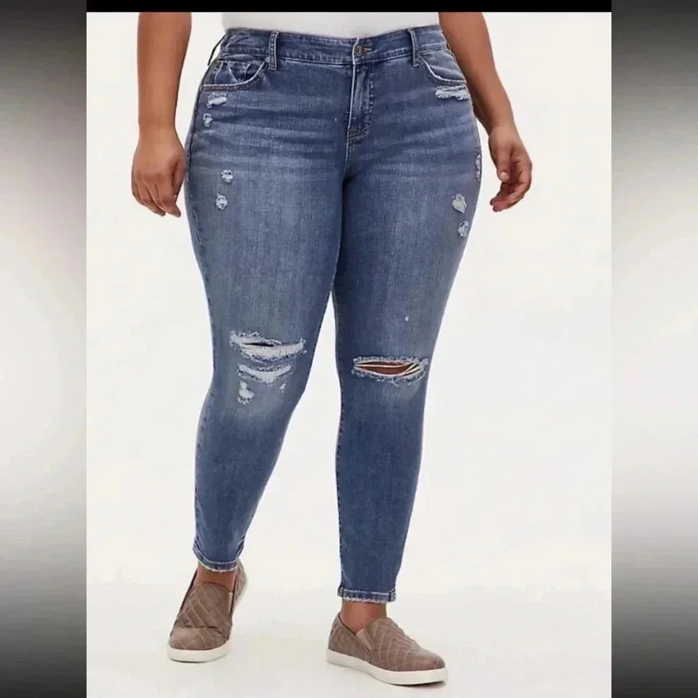 TORRID MID‎ RISE VINTAGE DISTRESSED SKINNY JEAN 12R